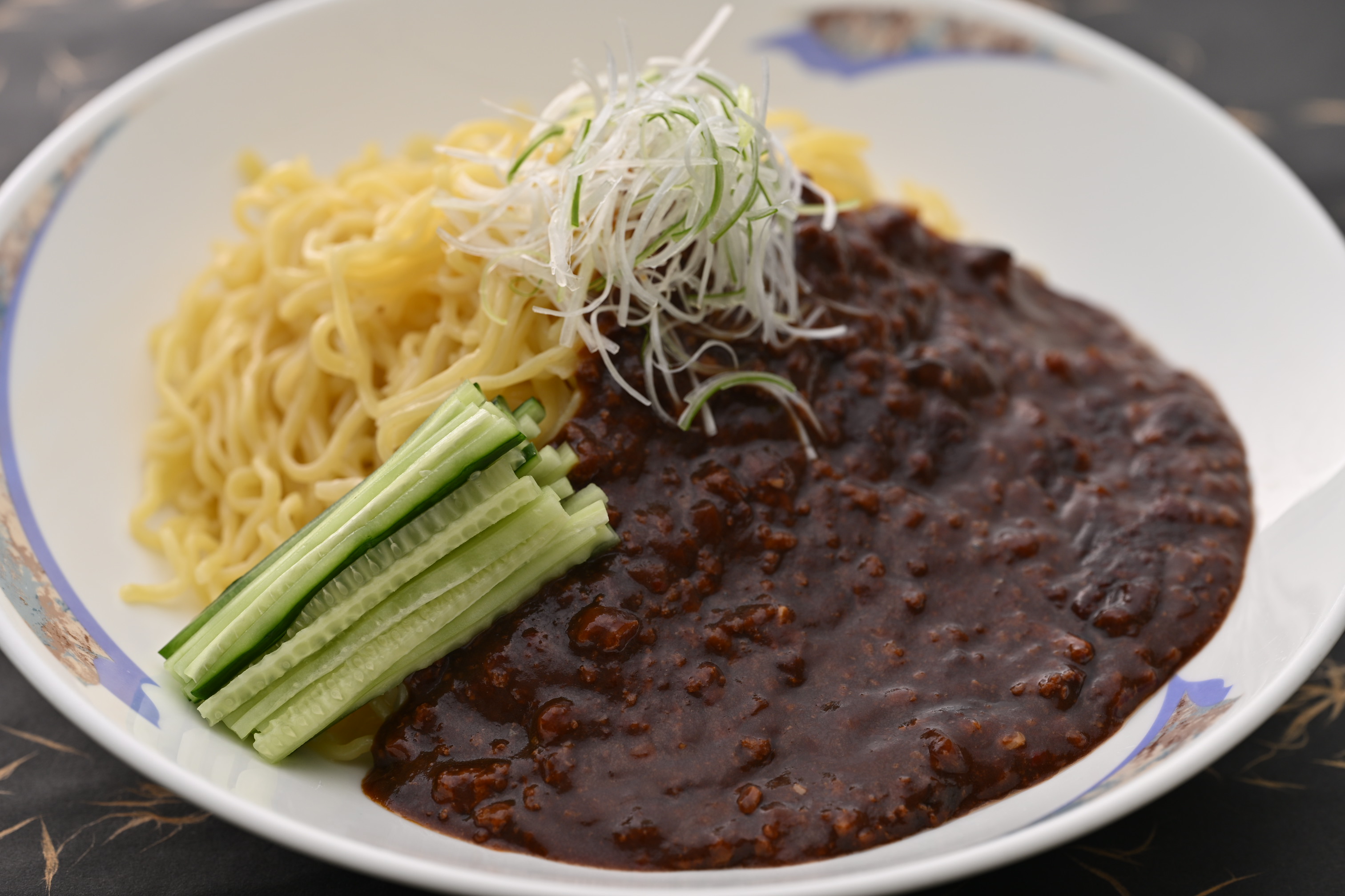 リラ7・8月のおすすめA_ジャージャー麺1.jpg