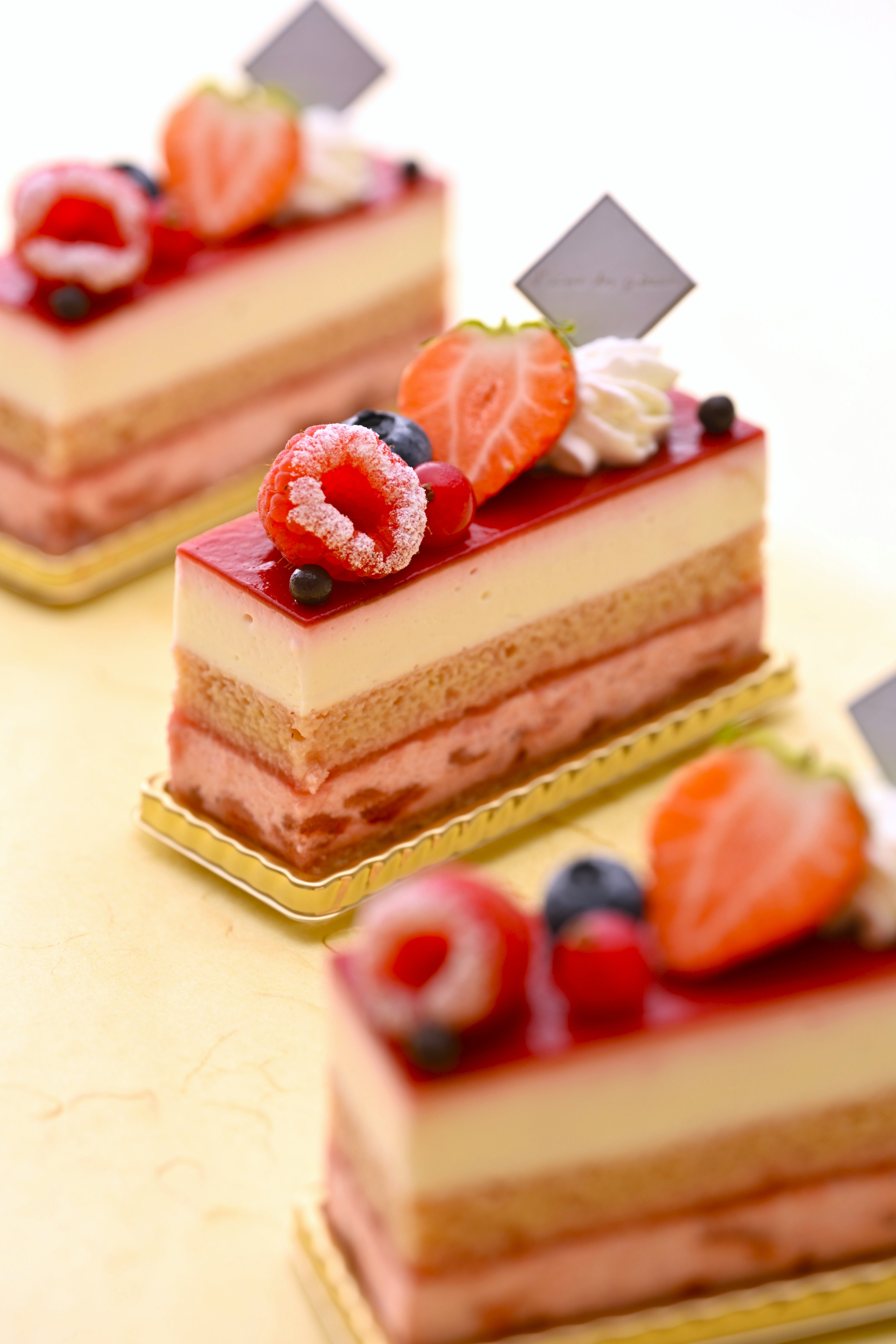 ストロベリーレアチーズケーキ